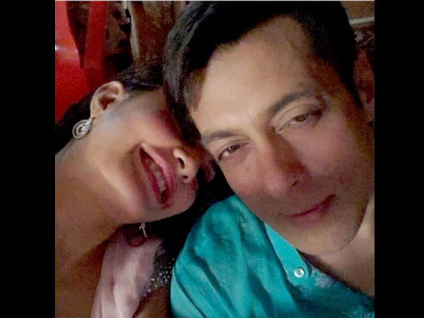 সেলফি সেলফি