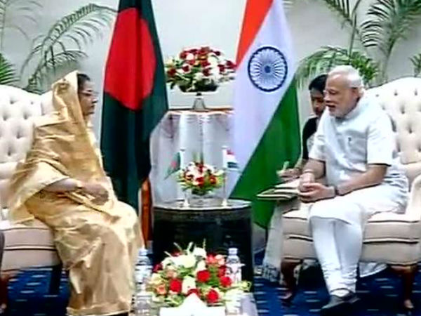 নরেন্দ্র মোদী ও বেগম রৌশন এরশাদ নরেন্দ্র মোদী ও বেগম রৌশন এরশাদ