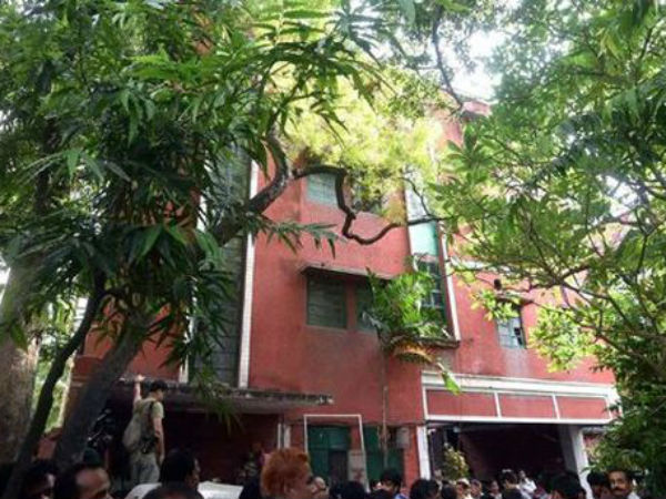 কলকাতার 'কঙ্কাল বাড়ি'! এমন ঘটনা তো প্রথমবার নয়, তবে এত হইচই কেন? কলকাতার 'কঙ্কাল বাড়ি'! এমন ঘটনা তো প্রথমবার নয়, তবে এত হইচই কেন?