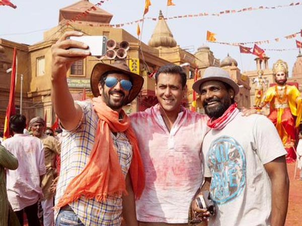 সেলফি মোমেন্ট সেলফি মোমেন্ট