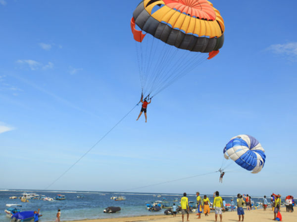 মন্দারমণি: 'বেআইনি' প্যারাসেইলিং করতে গিয়ে দুর্ঘটনায় মৃত্যু পর্যটকের মন্দারমণি: 'বেআইনি' প্যারাসেইলিং করতে গিয়ে দুর্ঘটনায় মৃত্যু পর্যটকের