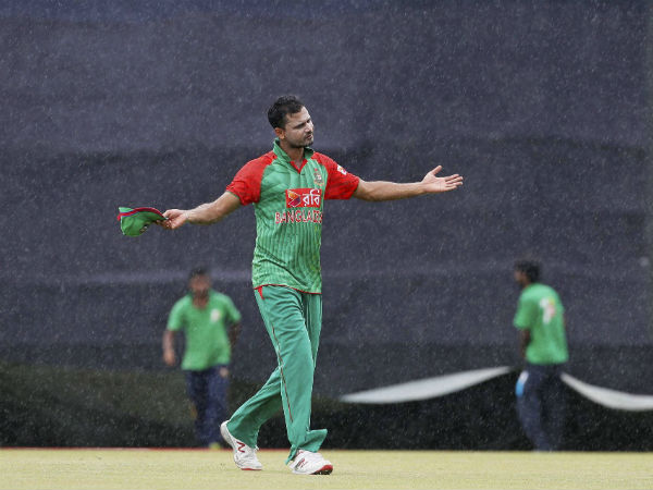 বৃষ্টিতে