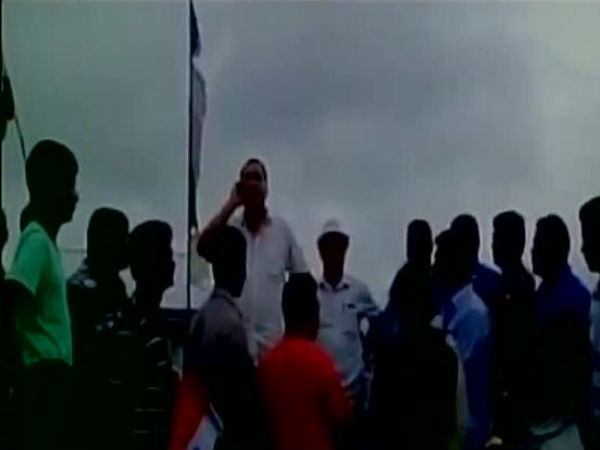 তৃণমূল নেতার দাদাগিরি তৃণমূল নেতার দাদাগিরি
