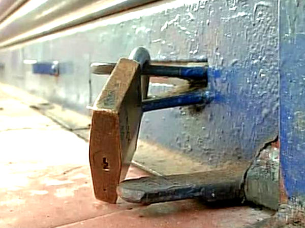 হাওড়ায় ব্যাঙ্কে তালা ঝোলাল তৃণমূল