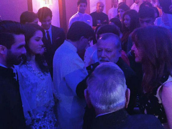 ভিড়ের মাঝে