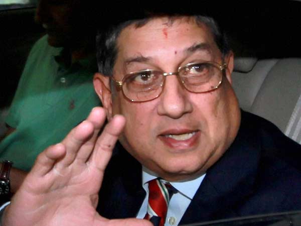 শ্রীনির বিরুদ্ধে অভিযোগ শ্রীনির বিরুদ্ধে অভিযোগ