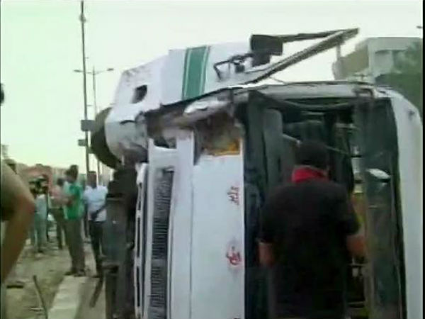 দিল্লিতে দুর্ঘটনা দিল্লিতে দুর্ঘটনা