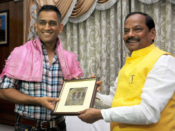 রঘুবর সকাশে ধোনি রঘুবর সকাশে ধোনি