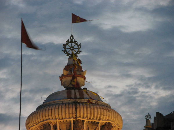 পতাকার গতিবিধি