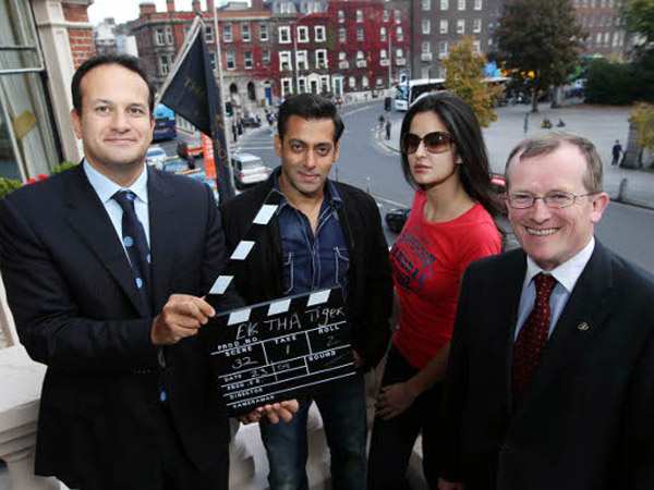 পর্দার পিছনে