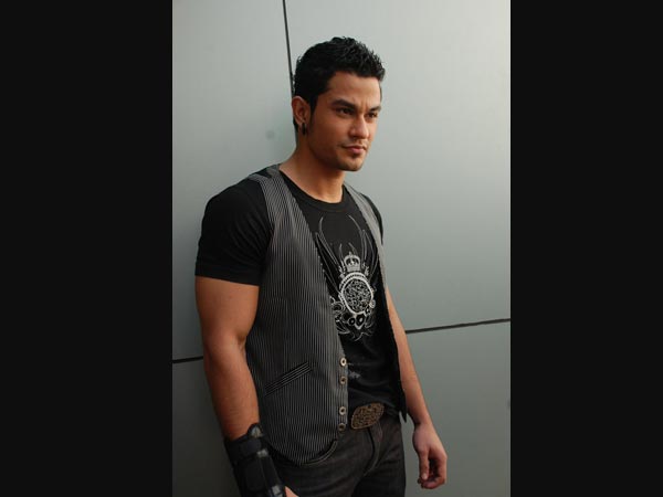 কুনাল খেমু