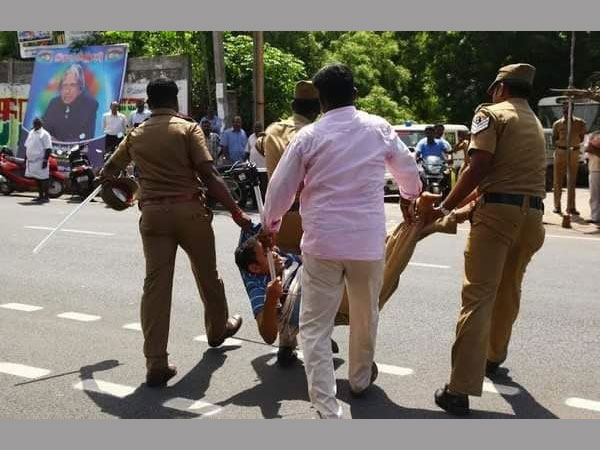 পণ্ডিচেরিতে 'হোক কলরব'