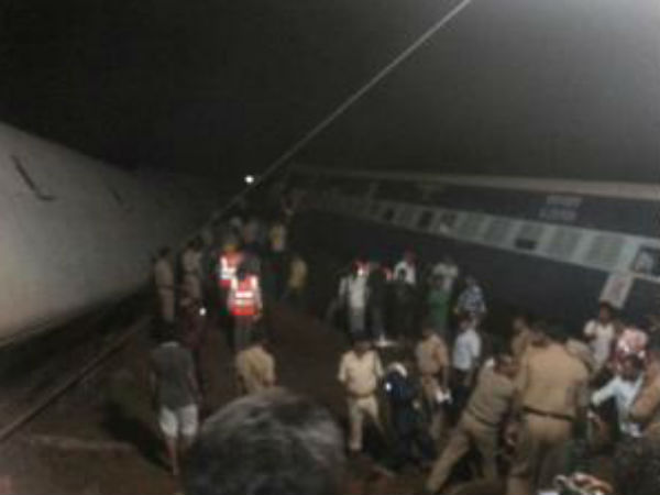 জোড়া ট্রেন দুর্ঘটনা জোড়া ট্রেন দুর্ঘটনা