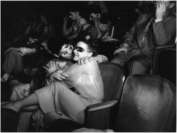 সিনেমাহলে যৌনাচার: হলের অন্ধকারে ২৮ জোড়া 'নগ্ন' তরুণ-তরুণীকে আটক করল পুলিশ! সিনেমাহলে যৌনাচার: হলের অন্ধকারে ২৮ জোড়া 'নগ্ন' তরুণ-তরুণীকে আটক করল পুলিশ!