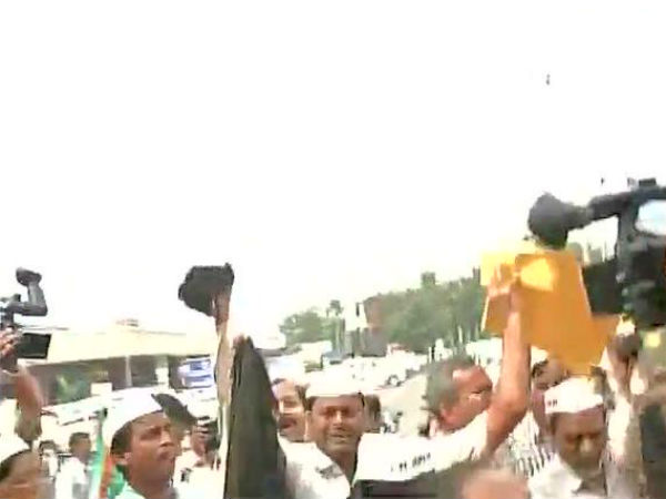 বিক্ষোভে কেজরিওয়াল