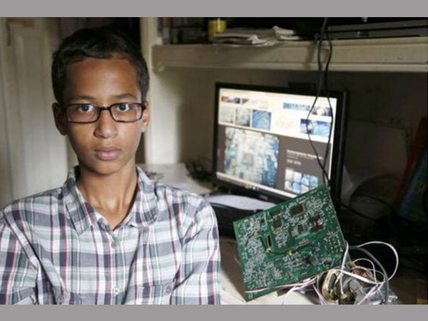 ইসলামোফোবিয়া? বিনা অপরাধে আমেরিকায় গ্রেফতার মুসলমান ছাত্র