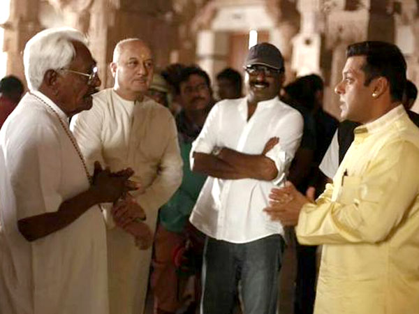 ছবির কলাকুশলীদের সঙ্গে আলোচনা