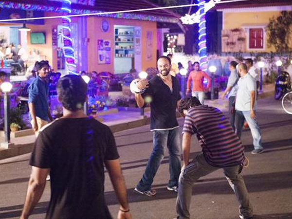 ব্যাডমিন্টনে মেতেছেন শাহরুখ ব্যাডমিন্টনে মেতেছেন শাহরুখ