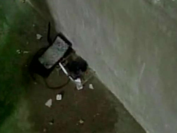 ভেঙে গিয়েছে ইভিএম ভেঙে গিয়েছে ইভিএম