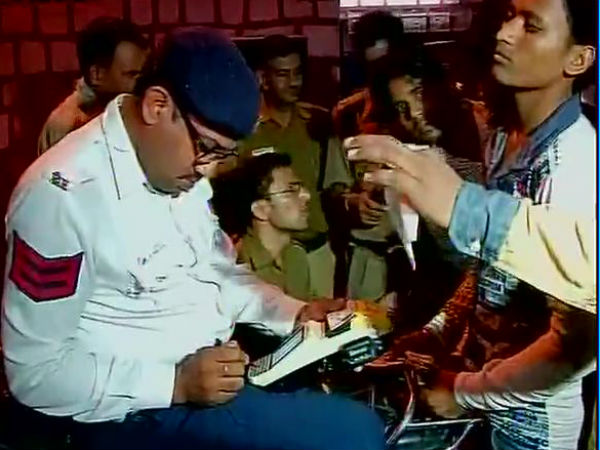 ট্রাফিক আইন ট্রাফিক আইন