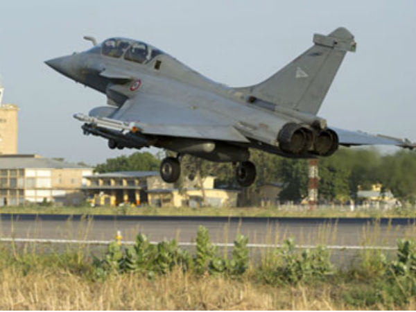 প্যারিসের পাল্টা : সিরিয়ায় আইএসআইএস ডেরায় হামলা ফরাসি বায়ুসেনার! প্যারিসের পাল্টা : সিরিয়ায় আইএসআইএস ডেরায় হামলা ফরাসি বায়ুসেনার!