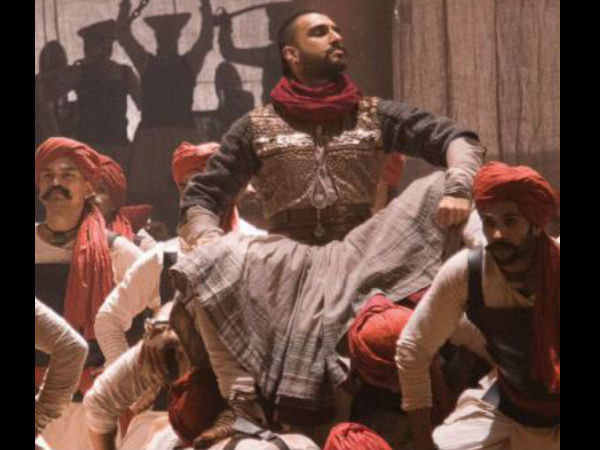 দীপিকা-প্রিয়াঙ্কার গ্ল্যামারের 'পিংগা'-কে মাচ দিল রণবীরের এনারজেটিক 'মালহারি' দীপিকা-প্রিয়াঙ্কার গ্ল্যামারের 'পিংগা'-কে মাচ দিল রণবীরের এনারজেটিক 'মালহারি'