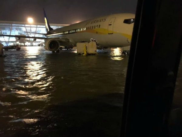 রানওয়েতে জল