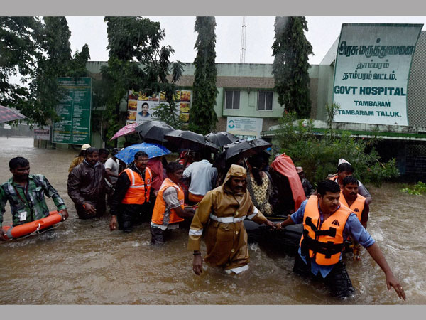 চলছে উদ্ধারকার্য