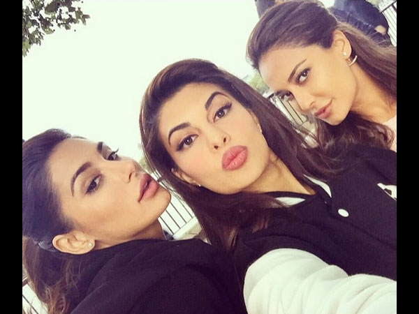 তিনজনে একসঙ্গে