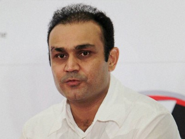 জেটলির পাশে শেহওয়াগ জেটলির পাশে শেহওয়াগ