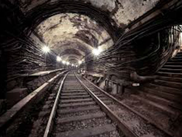 ৮) টানেল ট্র্যাক