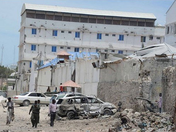 সোমালিয়ার হোটেলে জঙ্গি হানা সোমালিয়ার হোটেলে জঙ্গি হানা