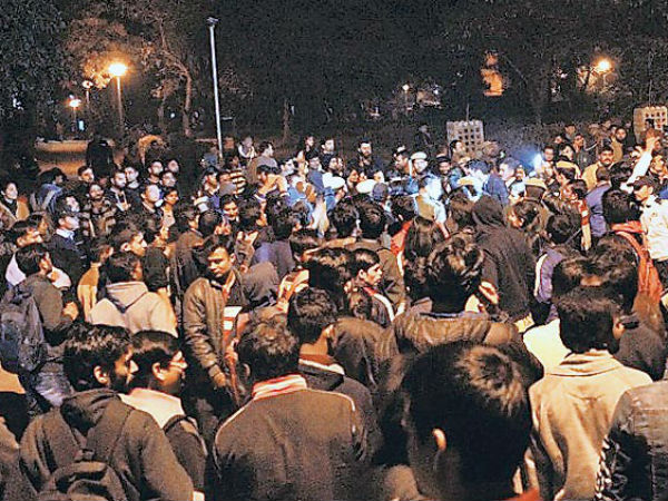 উপাচার্যকে বহিষ্কারের দাবি