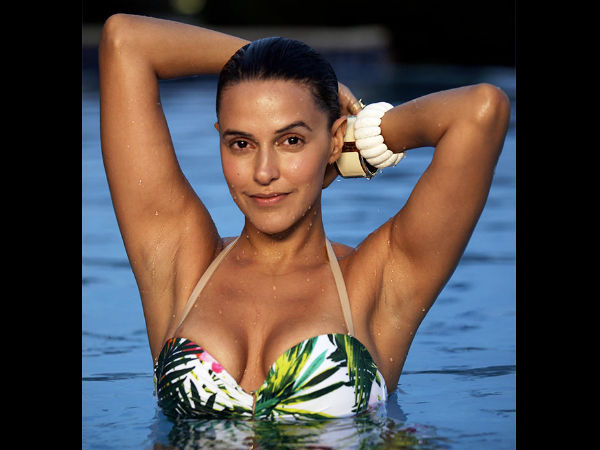 (ছবি) পছন্দের বিকিনি কিনতে 'ফিজি' তোলপাড় নেহা ধুপিয়ার! (ছবি) পছন্দের বিকিনি কিনতে 'ফিজি' তোলপাড় নেহা ধুপিয়ার!