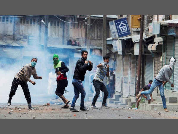 কাশ্মীরে আহত পিডিপি বিধায়ক