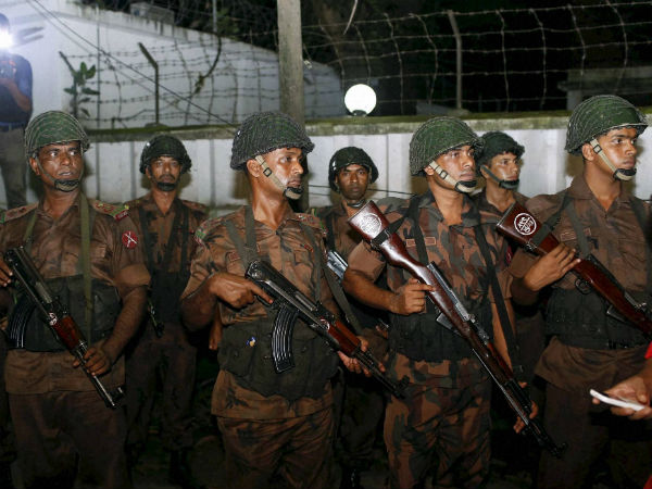 (Update) ঢাকা জঙ্গিহানা : সেনার গুলিতে ৬ জঙ্গি মারা গিয়েছে, ১ জনকে গ্রেফতার করা হয়েছে