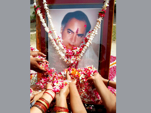 রাজীব গান্ধীর জন্মদিনে প্রদেশ কংগ্রেসের টুইট ঘিরে শোরগোল রাজীব গান্ধীর জন্মদিনে প্রদেশ কংগ্রেসের টুইট ঘিরে শোরগোল