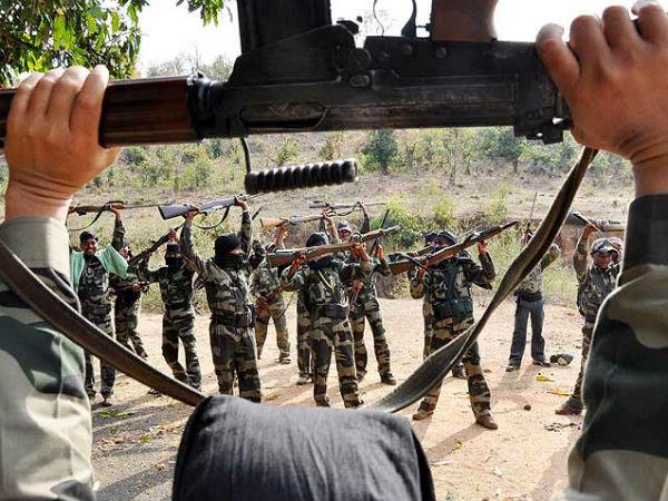 মাওবাদ ছেড়ে পুলিশে মাওবাদ ছেড়ে পুলিশে