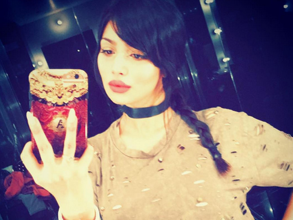 বলিউডে পা বলিউডে পা