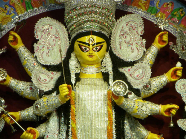 বনেদি বাড়ির পুজো টিকিয়ে রেখেছে ঐতিহ্য বনেদি বাড়ির পুজো টিকিয়ে রেখেছে ঐতিহ্য