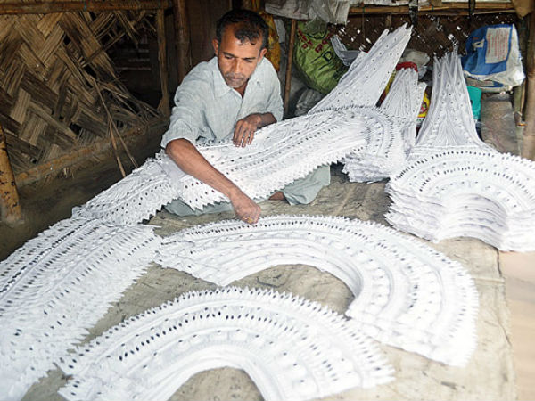 শোলা শিল্পীদের অস্তিত্ব টিকিয়ে রাখার লড়াই। শোলা শিল্পীদের অস্তিত্ব টিকিয়ে রাখার লড়াই।
