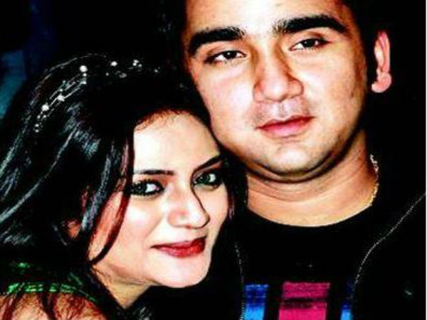 কাদেরকে পালাতে সাহায্য করেছিলেন এক টলিউড অভিনেত্রী? কাদেরকে পালাতে সাহায্য করেছিলেন এক টলিউড অভিনেত্রী?