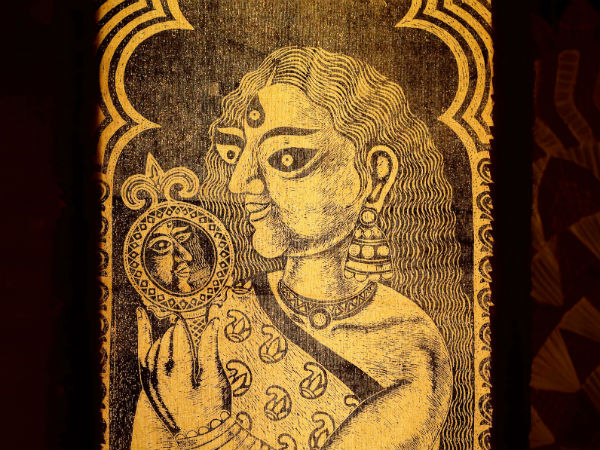 ঘরে-বাইরে ওঁরাই দেবী, কালীঘাটে ‘দেবীরূপে মানবী’ 