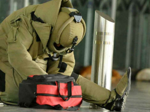 হাওড়া স্টেশনে পরিত্যক্ত ব্যাগ থেকে উদ্ধার আইইডি, আতঙ্কে যাত্রীরা হাওড়া স্টেশনে পরিত্যক্ত ব্যাগ থেকে উদ্ধার আইইডি, আতঙ্কে যাত্রীরা