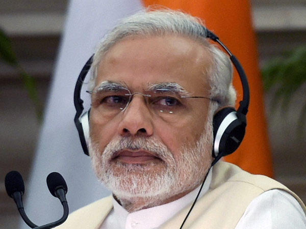 দলিত, পাকিস্তান, মুসলমান - এতদিক সামলাতে গিয়ে প্রধানমন্ত্রী নরেন্দ্র মোদীকে বেশ বিব্রতই মনে হচ্ছে দলিত, পাকিস্তান, মুসলমান - এতদিক সামলাতে গিয়ে প্রধানমন্ত্রী নরেন্দ্র মোদীকে বেশ বিব্রতই মনে হচ্ছে