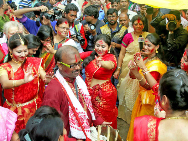 ঢাকের কাঠিতে তাল ঢাকের কাঠিতে তাল