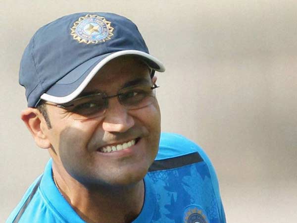 ছক্কা হাঁকিয়ে ত্রিশতরান ছক্কা হাঁকিয়ে ত্রিশতরান