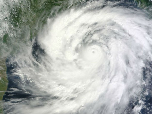 ৮০০ কিলোমিটার দূরে ‘ক্যান্ত’, কালীপুজোতেও ঘূর্ণাসুরের দাপট বাংলার আকাশে? ৮০০ কিলোমিটার দূরে ‘ক্যান্ত’, কালীপুজোতেও ঘূর্ণাসুরের দাপট বাংলার আকাশে?