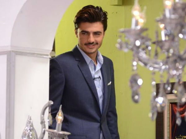 আলোচনার কেন্দ্রে