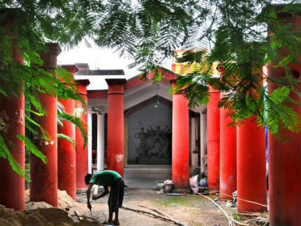 দুর্গার একদিকে রাম, অন্য দিকে শিব, সাবর্ণ রায়চৌধুরী বংশের আটটি পুজোর প্রতিমাতেই এক রীতি